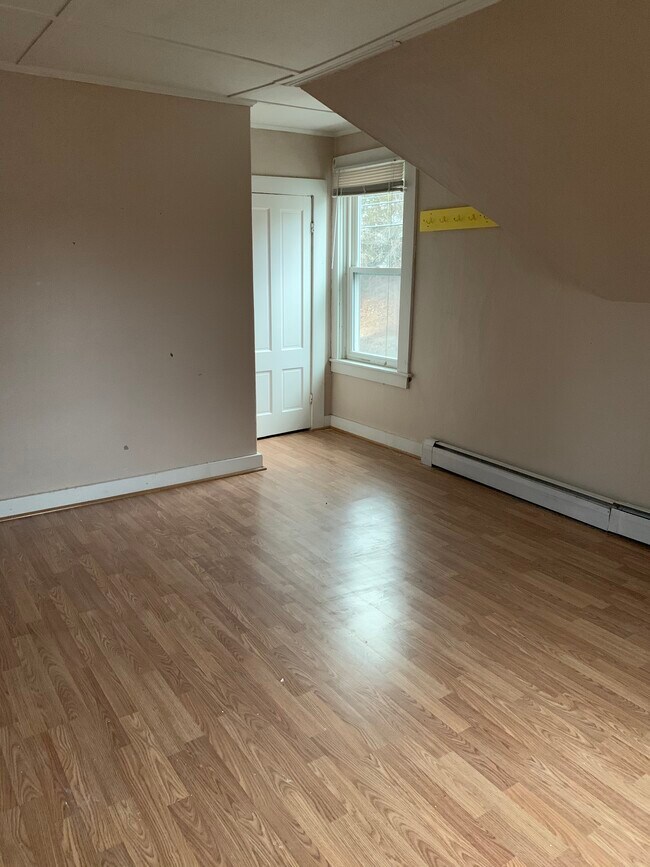 Flooring has been refinished since this photo - 40 Lincoln St