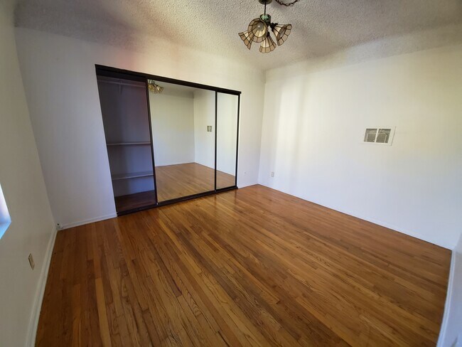 Building Photo - 2937 Virginia Ave