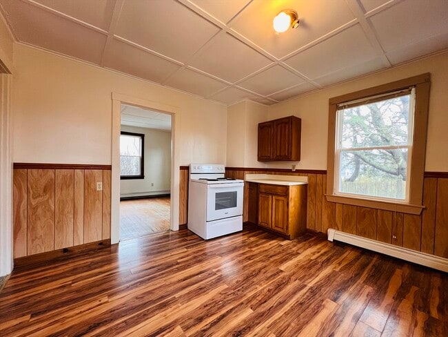 Building Photo - 31 Seaview St