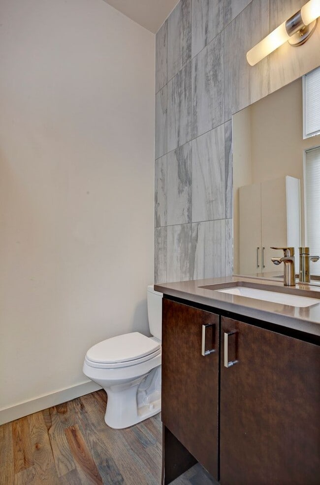Building Photo - 3bd/3.5ba Seattle Townhome