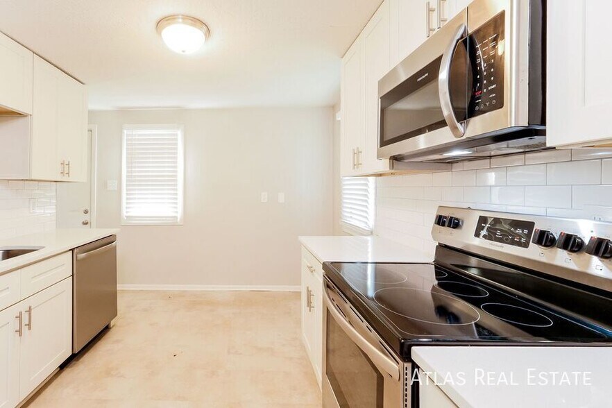 Building Photo - 9 W 89 Terrace