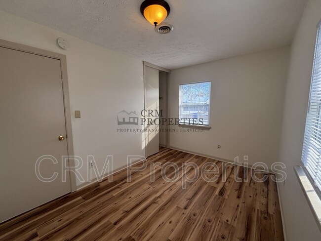 Building Photo - 1008 E Fischer St