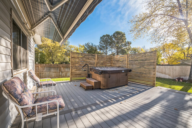 Large private deck with hot tub - 10482 Hoyt St