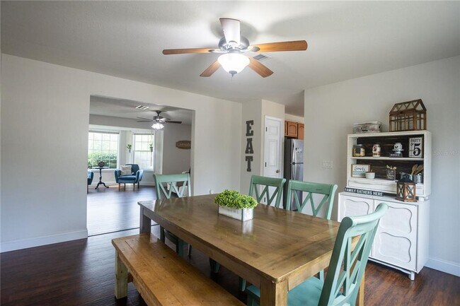 Building Photo - 1159 SW Valencia Heights Ave