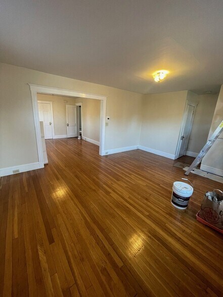 Building Photo - 44 Waverley Ave