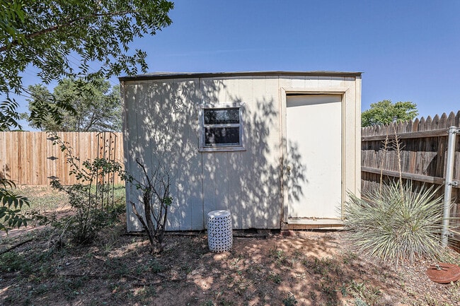 Building Photo - 9708 Aberdeen Ave
