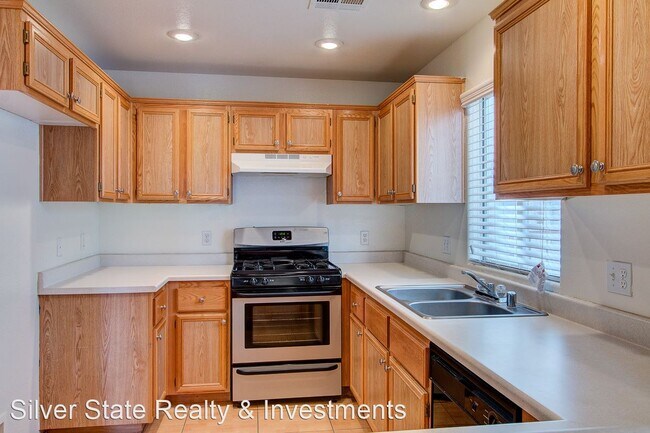 Building Photo - 2 br, 2.5 bath House - 6578 MARILYN MONROE...