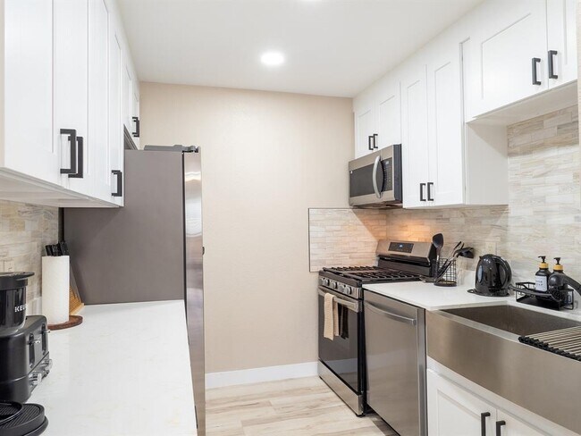 Building Photo - 8314 Bowling Green Dr