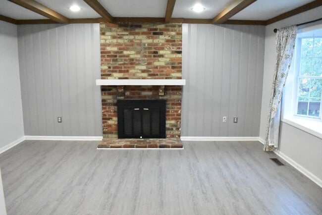 Building Photo - Welcome To Lake Ridge's Finest...