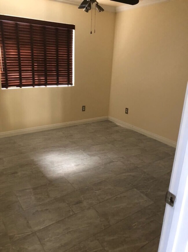Building Photo - Absolutely stunning, decked out pool home in Corona won't last!