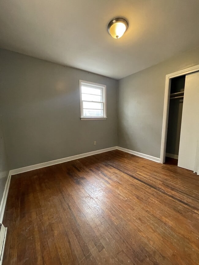 Building Photo - 3 bedroom 1.5 Bathroom