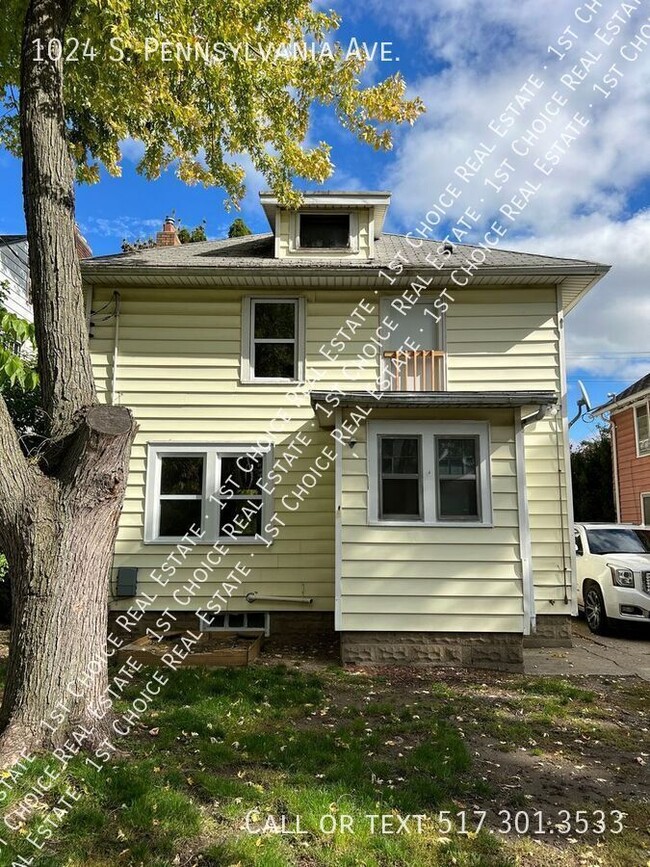 Building Photo - Charming 3-BDR 1-BTH House w/ 2-Car Garage...