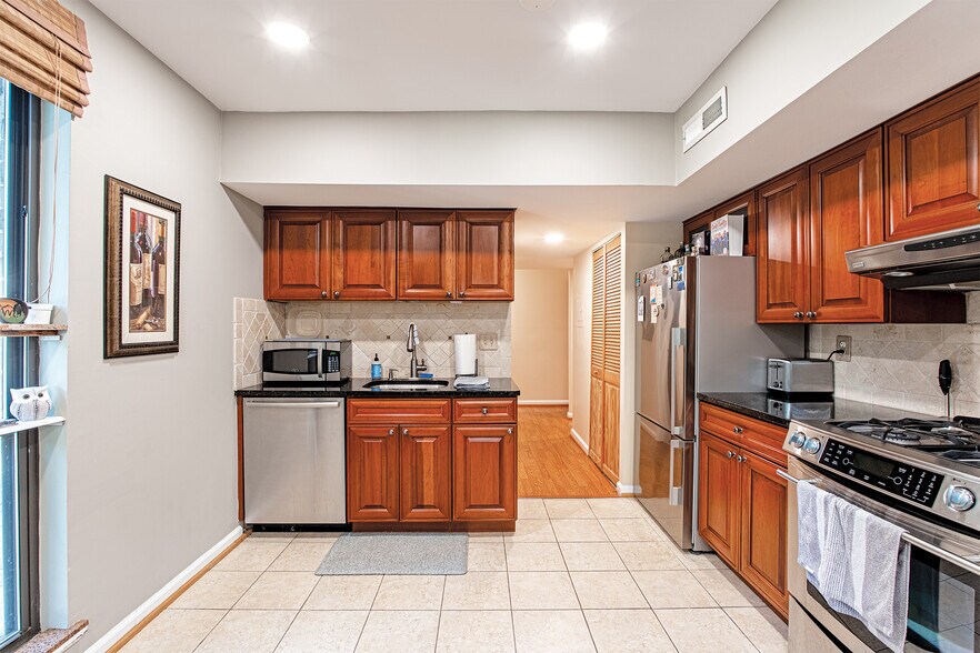 Building Photo - 2037 Royal Fern Ct