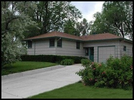 Building Photo - 225 N Overland Trl