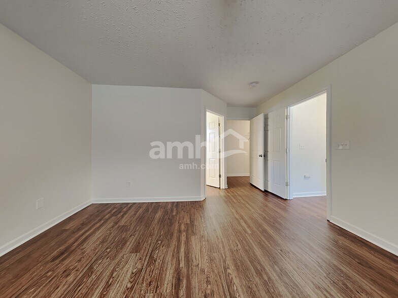 Building Photo - 922 Whispering Pine Way