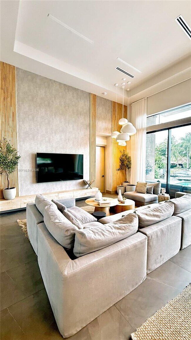 Building Photo - 2215 NE 19th St