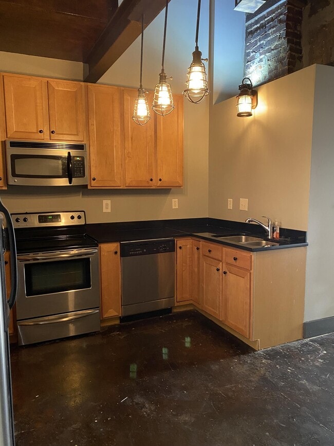 Building Photo - 403 S Gay St