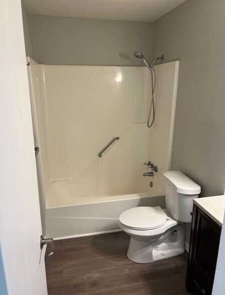 Building Photo - 800 NE Ball Dr