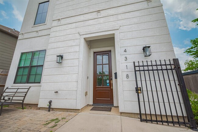 Building Photo - 4318 Center St