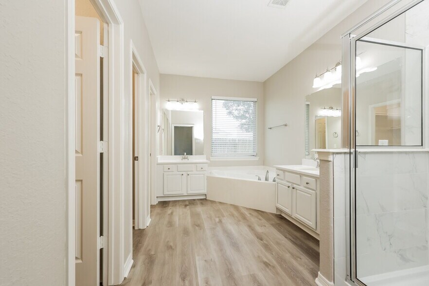 Building Photo - 214 Crosby Village Dr
