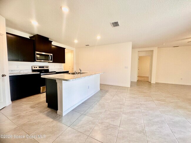 Building Photo - 919 Trinity St