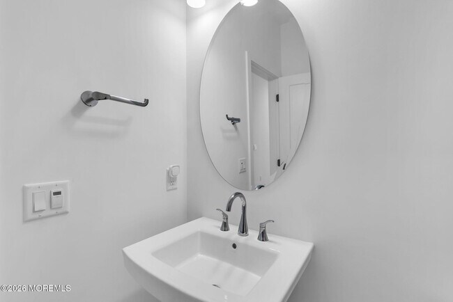 Building Photo - 113 Mustang Dr