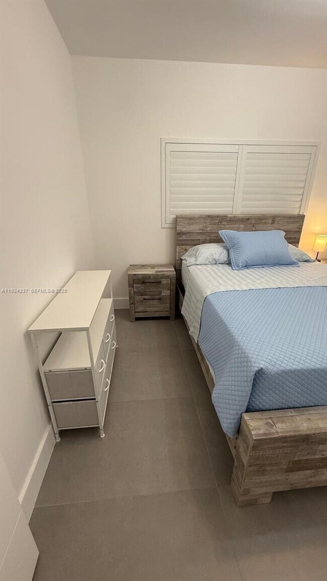 Building Photo - 4701 NE 3rd Ave