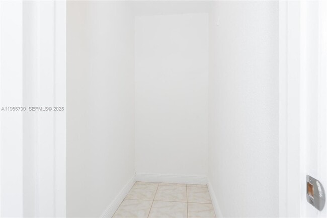 Building Photo - 2617 SW 32nd Ct