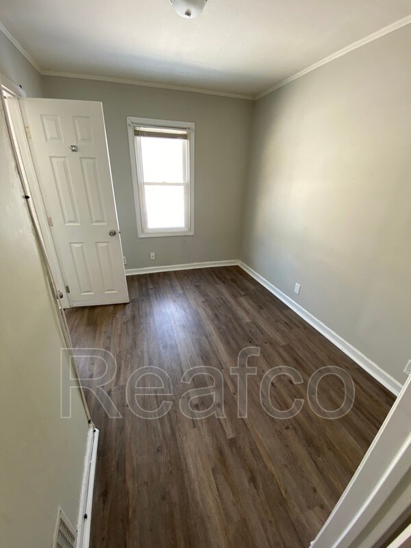 Building Photo - 590-592 Robinwood Ave
