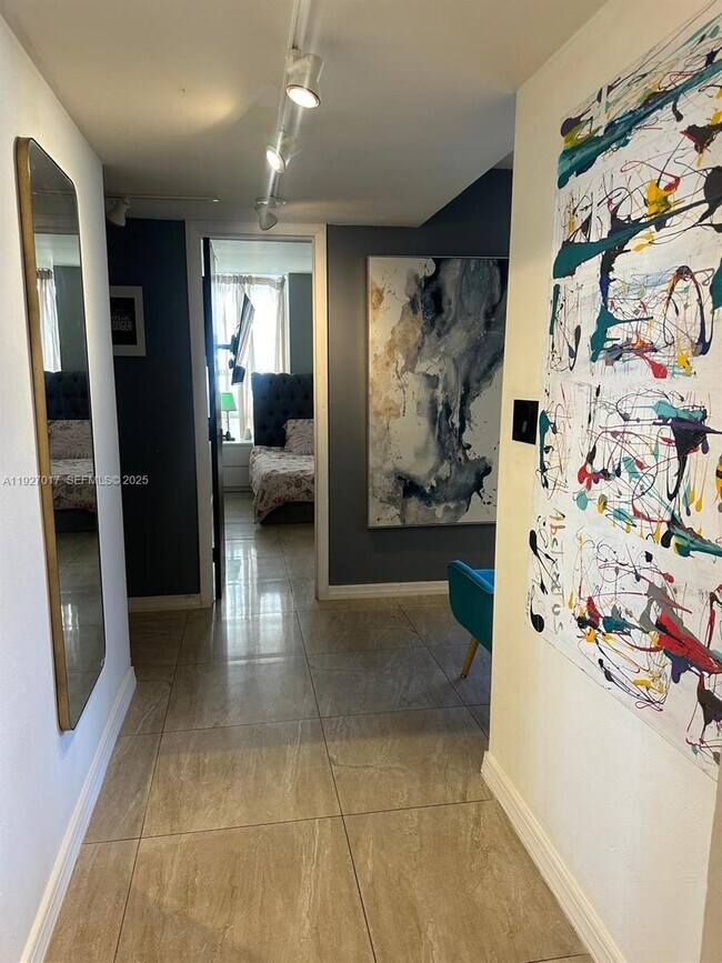 Building Photo - 600 NE 36th St