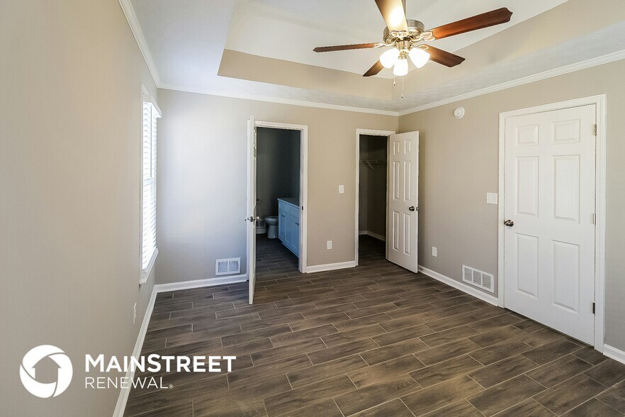 Building Photo - 25 E Country Woods Dr