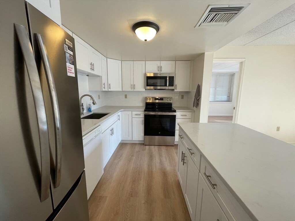 Building Photo - 85 Brainerd Rd