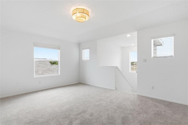 Building Photo - 1404 Roaming Oak Bnd