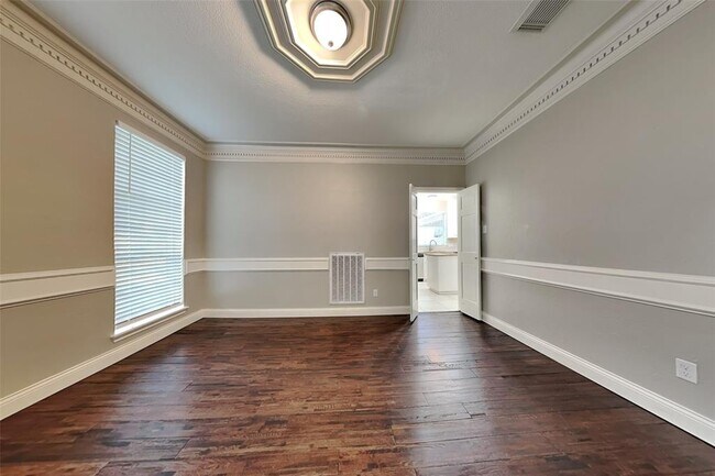 Building Photo - 5811 Laurel Caverns Dr