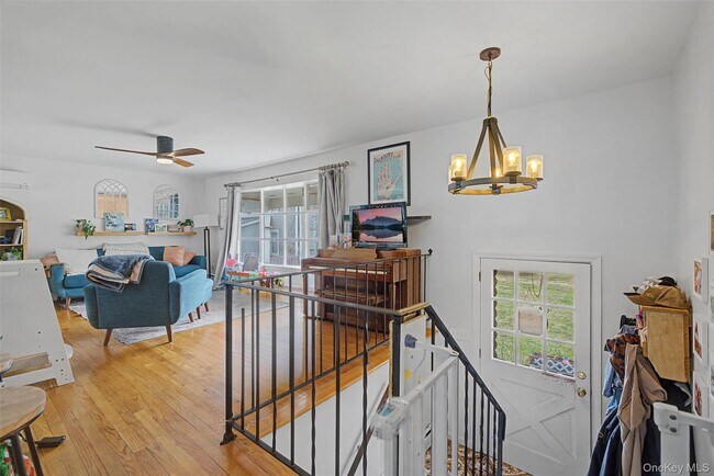 Building Photo - 10 Cedar Ln