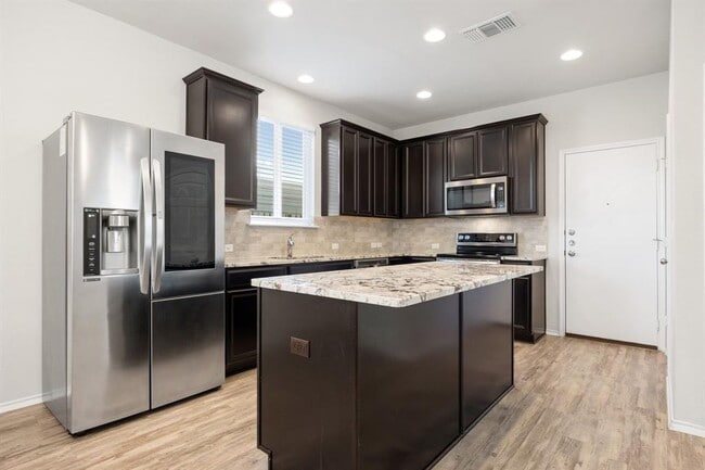 Building Photo - 10402 Abana Way