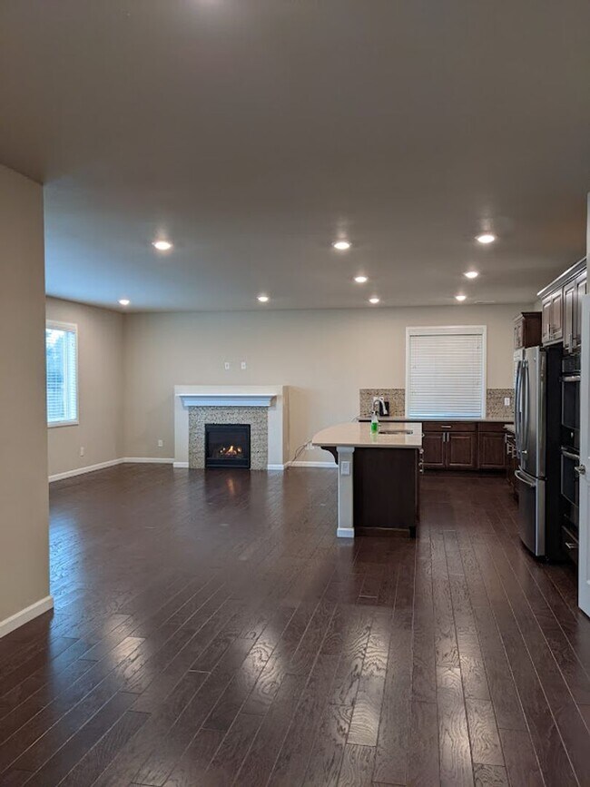 Building Photo - Northshore, Bothell, Millcreek 4 bedroom Home Special offer!