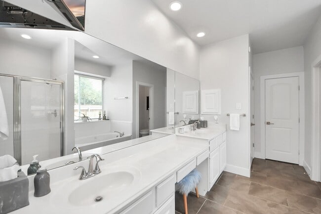 Building Photo - 9214 Meadow Branch Ct