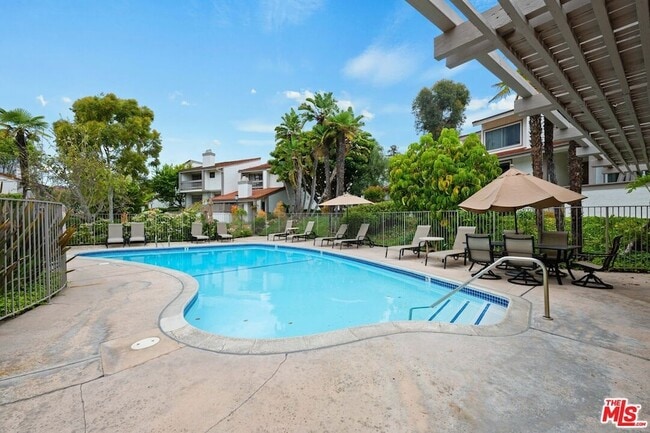 Building Photo - 17088 Palisades Cir