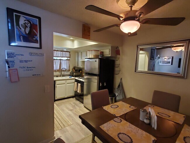 Building Photo - 4288 Rosemead Blvd