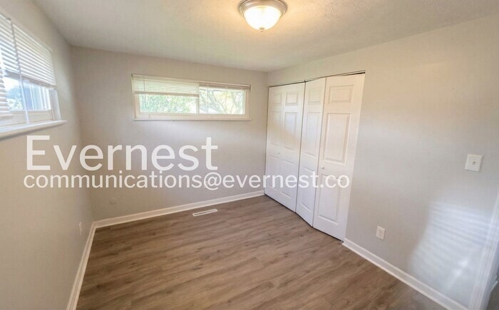 Building Photo - 1423 Marty Dr