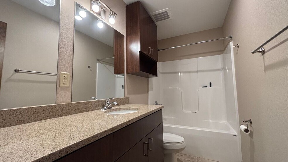 Building Photo - 128 Village Dr