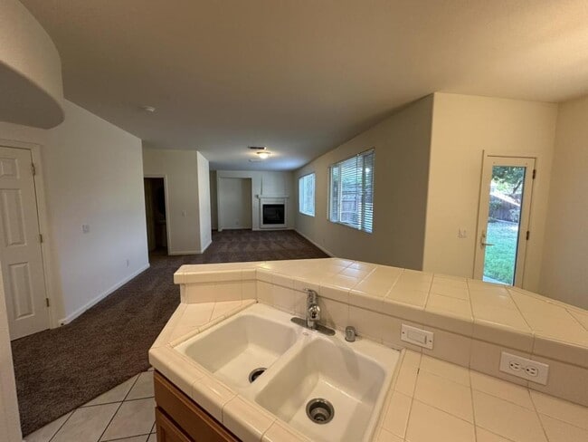 Building Photo - 1539 Figueroa Dr