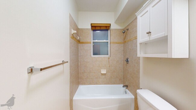 Building Photo - Renovated 2 Bedroom 2 Bath in Columbia Hei...