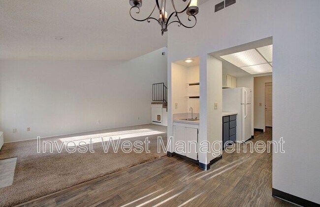 Building Photo - 8604 NE Mason Dr