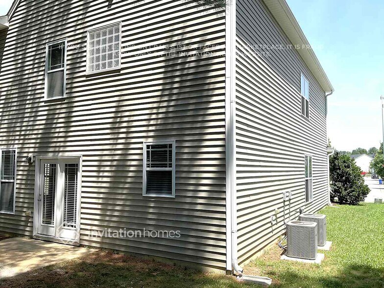 Building Photo - 600 Hadlow St