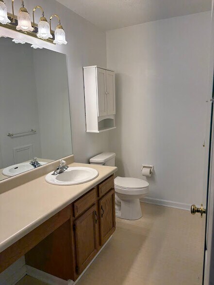 Building Photo - 1665 Saint Andrews Dr