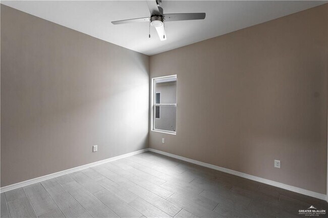 Building Photo - 3008 W Kenwood St
