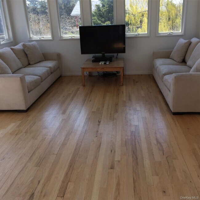 Building Photo - 42 Evergreen Ave