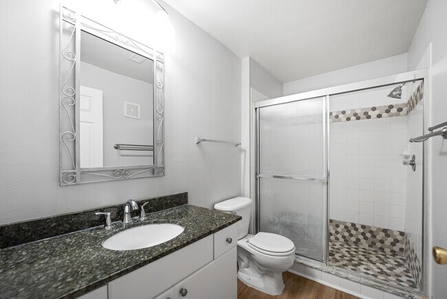 Common Bath - 3591 Kernan Blvd S